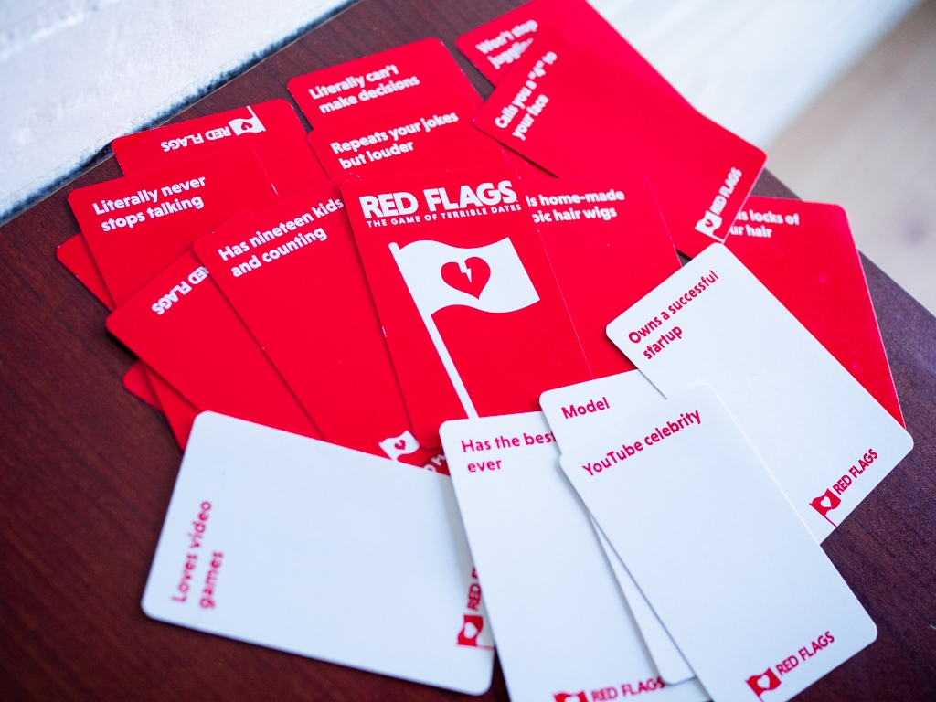 red flags game cards
