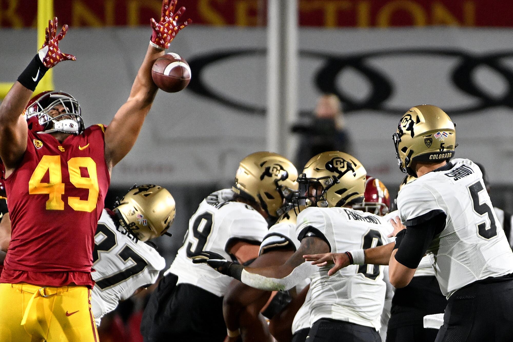 Photos USC Overcomes Slow Start In Win Over Colorado Los Angeles Times